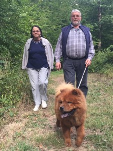 Je vous présente mes parents. Nous allons souvent promener dans la forêt toute proche.